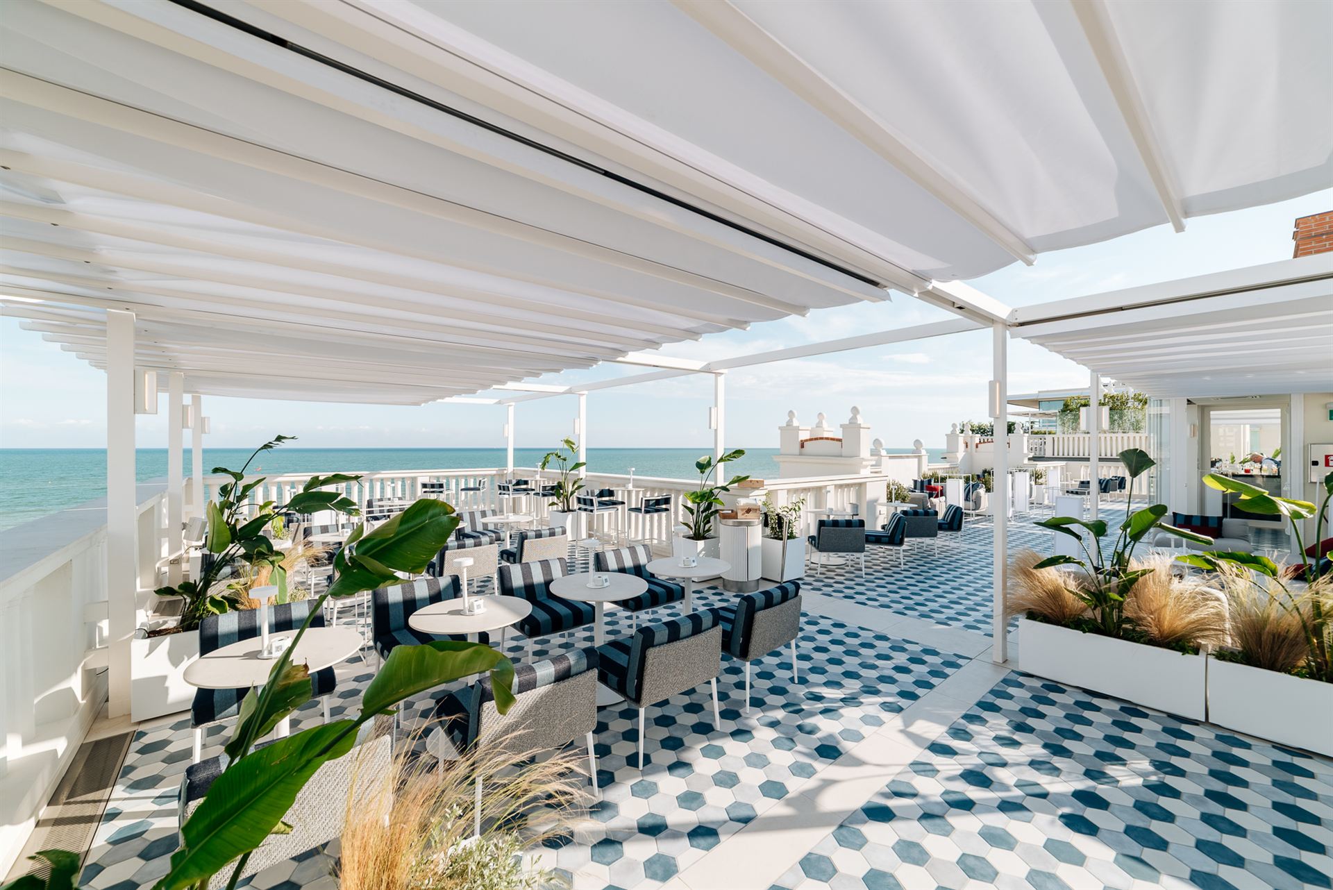 1923 Casa Bianca rooftop bar fronte mare a Jesolo